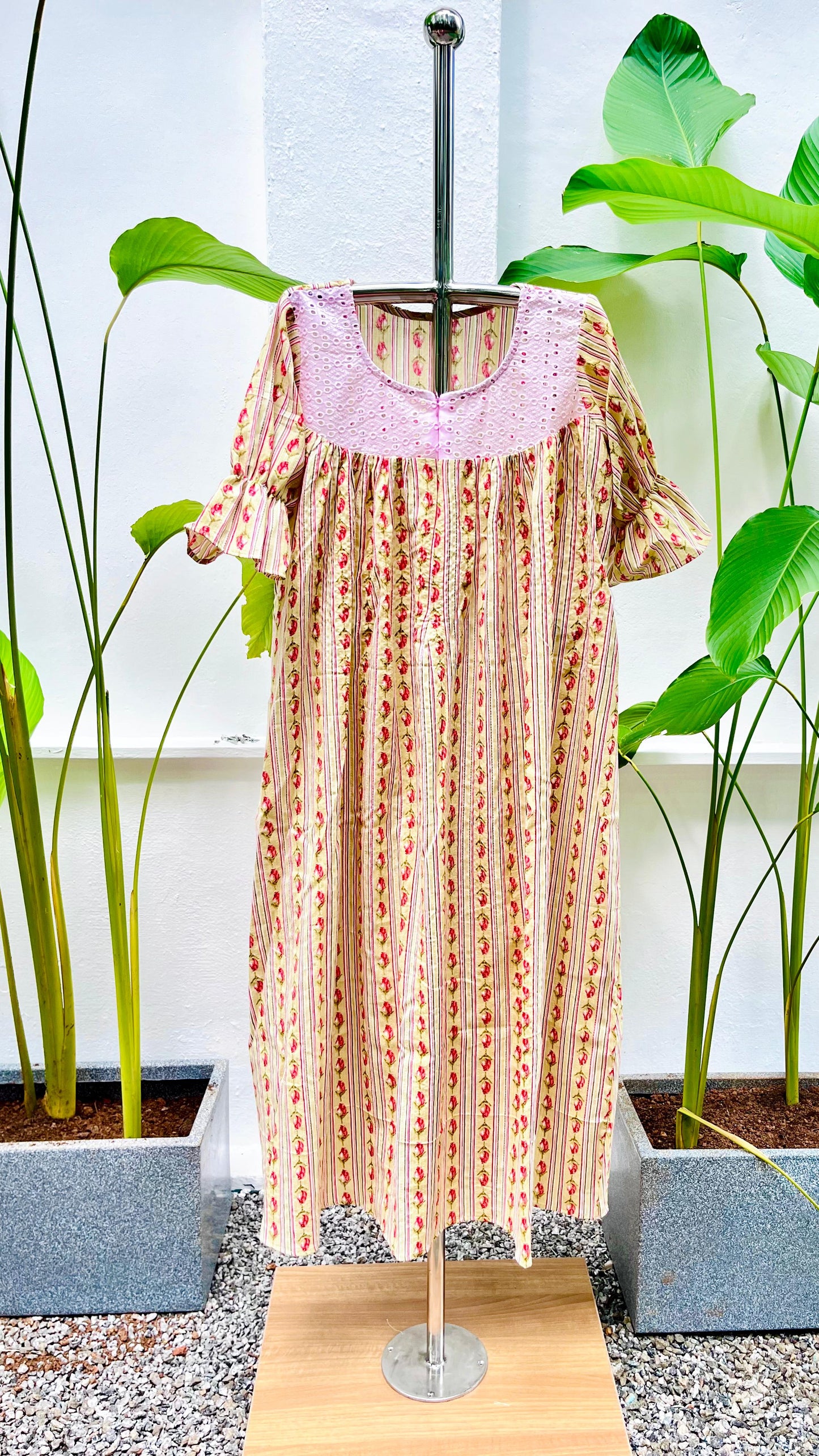 Rs.500. MRP - Rs 1200. (06 HG)